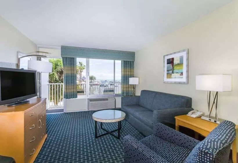 スイート, Days Inn By Wyndham Cocoa Beach Port Canaveral
