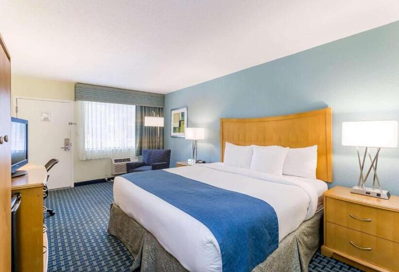 Büyük Çift Kişilik Yataklı Standart Oda, Days Inn By Wyndham Cocoa Beach Port Canaveral