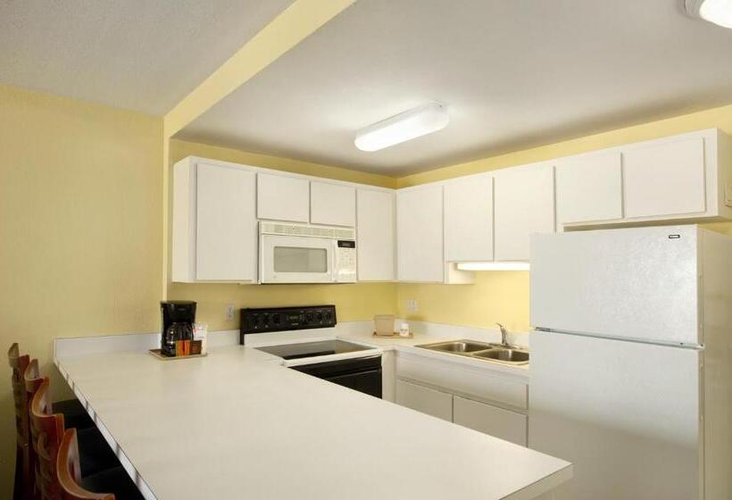 Süit, Days Inn By Wyndham Cocoa Beach Port Canaveral