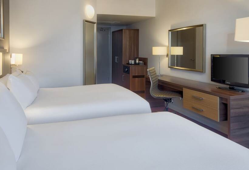 스탠다드 룸 더블 침대 2개, Doubletree By Hilton London   Chelsea