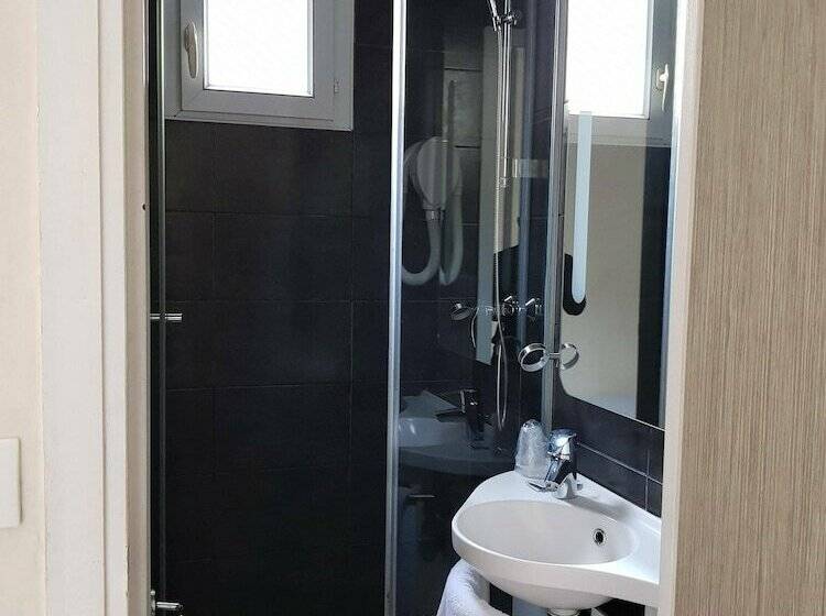 اتاق استاندارد سه نفره, Hôtel D Anjou