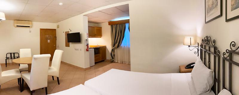 استودیوی استاندارد, Kennedy Nova