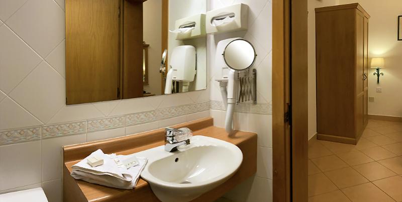 اتاق استاندارد یک نفره, Kennedy Nova