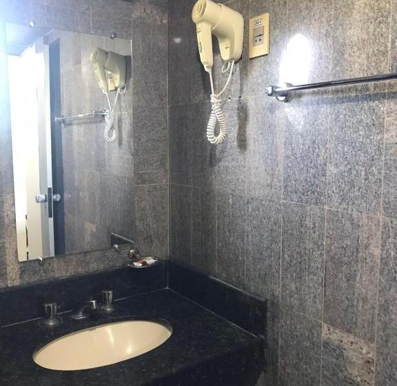 컴포트 트리플 룸, Manos Royal