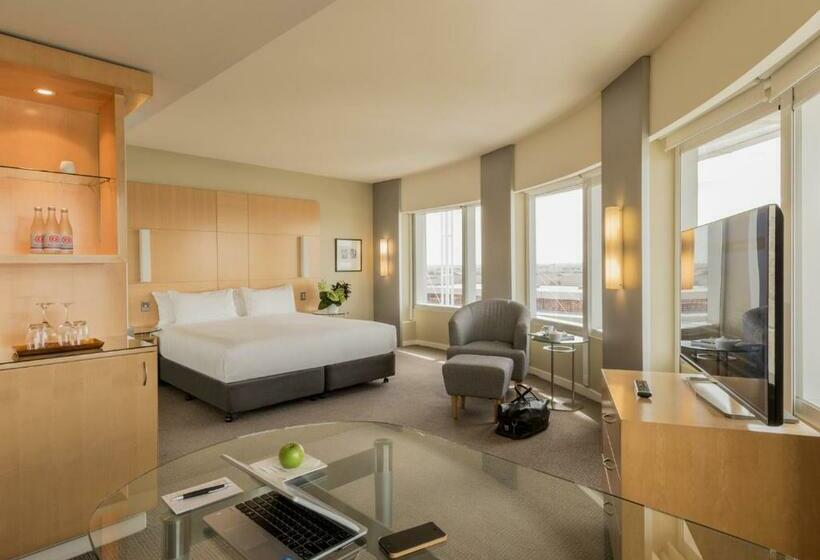 اتاق لوکس با تخت بزرگ, Parkroyal Melbourne Airport
