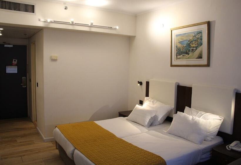 디럭스 룸, Plaza Nazareth Illit