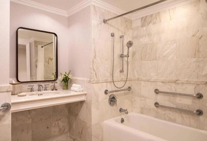 キングサイズベッドのスタンダードルーム, The Ritzcarlton Orlando, Grande Lakes