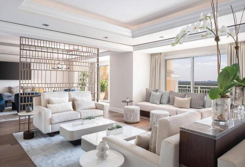 キングサイズベッドのクラブルーム, The Ritzcarlton Orlando, Grande Lakes