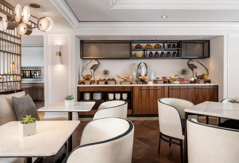 キングサイズベッドのクラブルーム, The Ritzcarlton Orlando, Grande Lakes