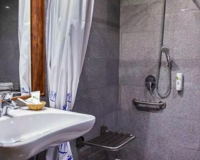 اتاق استاندارد برای معلولان, Torre Del Conde
