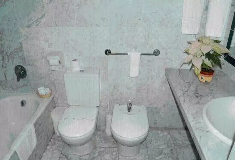 اتاق راحتی یک تخته, Torre Del Conde