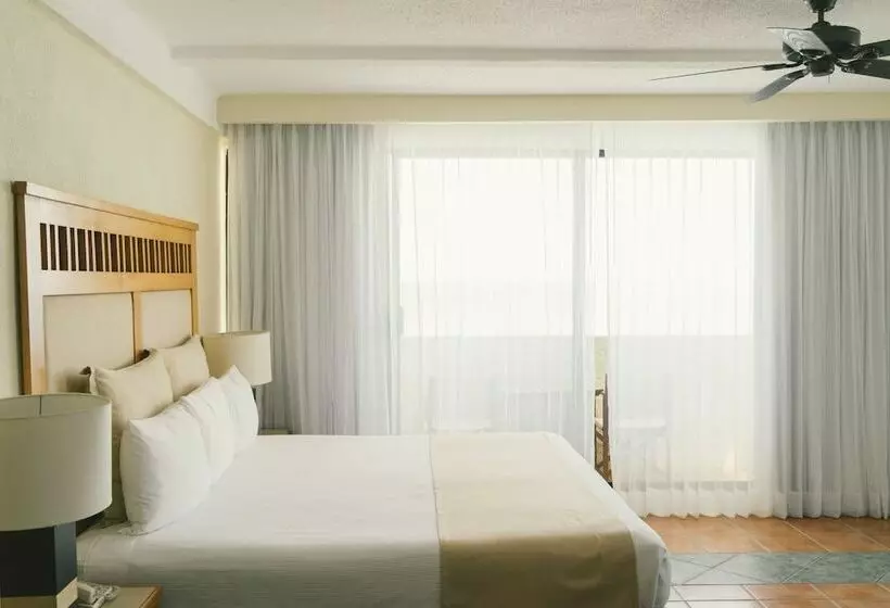 سوییت جونیور, Nyx Cancun