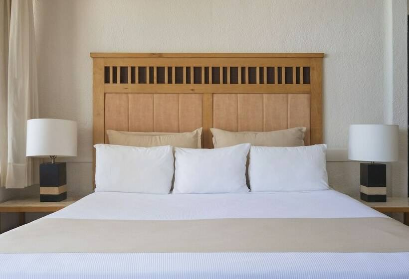 سوییت جونیور, Nyx Cancun