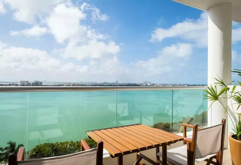 سوییت, Nyx Cancun