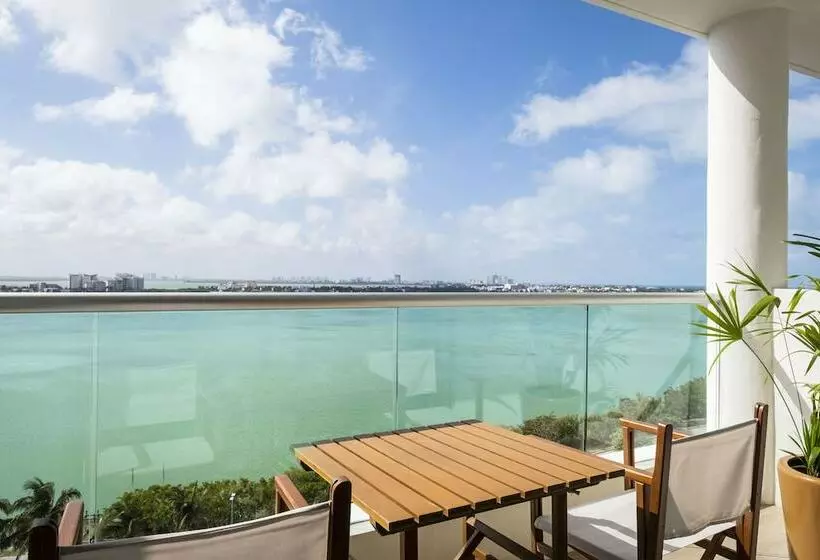 سوییت, Nyx Cancun