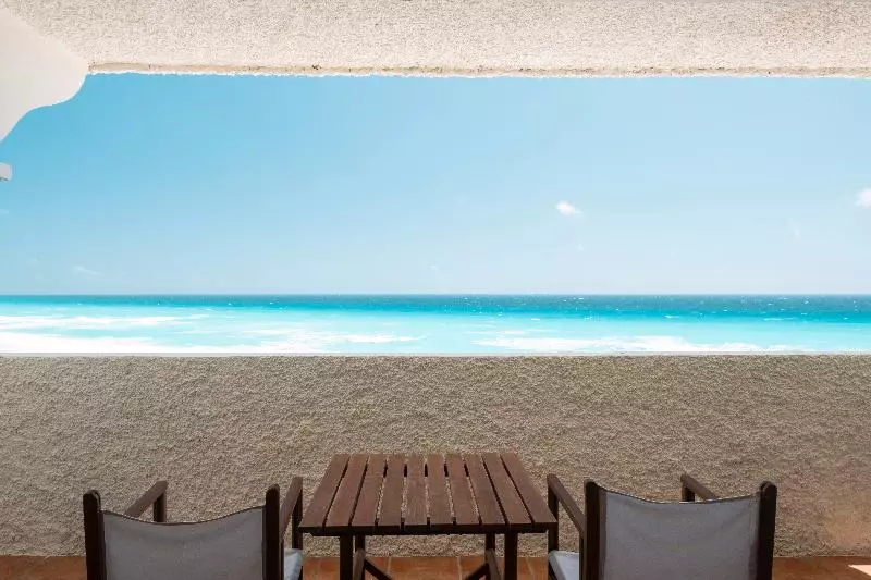 سوییت جونیور, Nyx Cancun