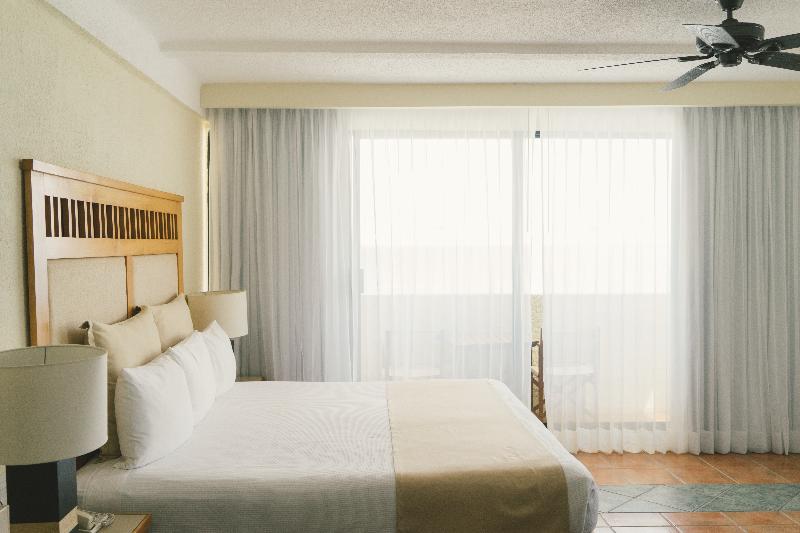 سوییت جونیور, Nyx Cancun