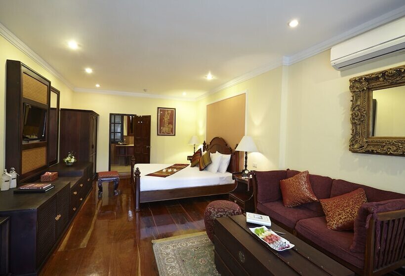 جناح جونيور, Villa Santi