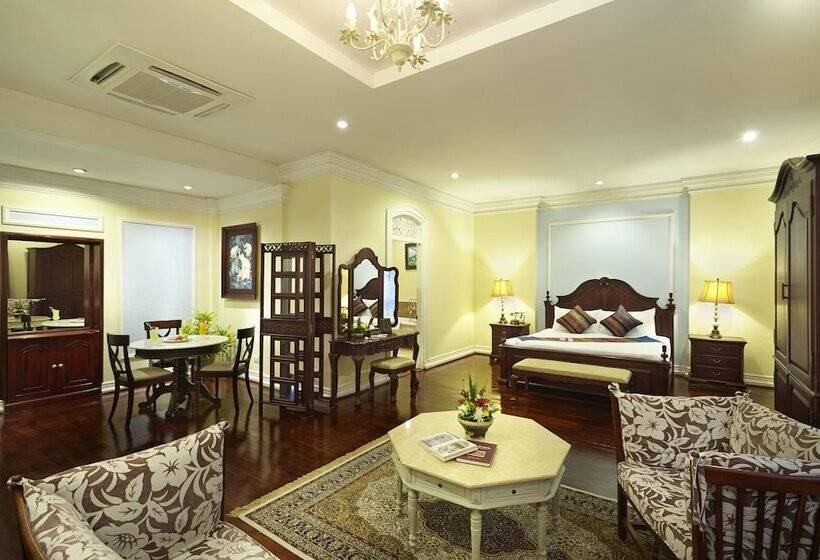 جناح ملكى, Villa Santi