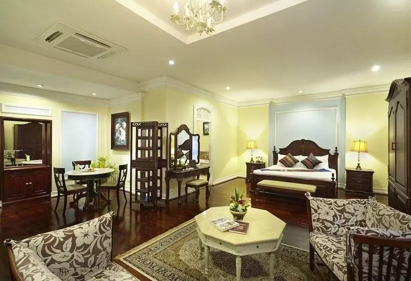 سوئیت رویال, Villa Santi