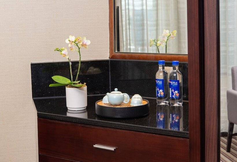 Номер Deluxe, Binbei Yiho
