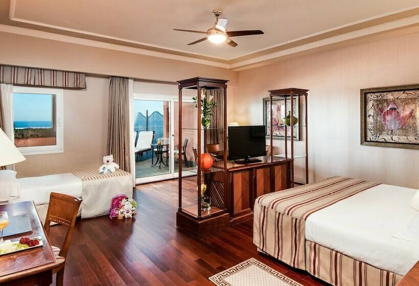 Семейный Номер Премиум, Elba Estepona Gran Hotel & Thalasso Spa