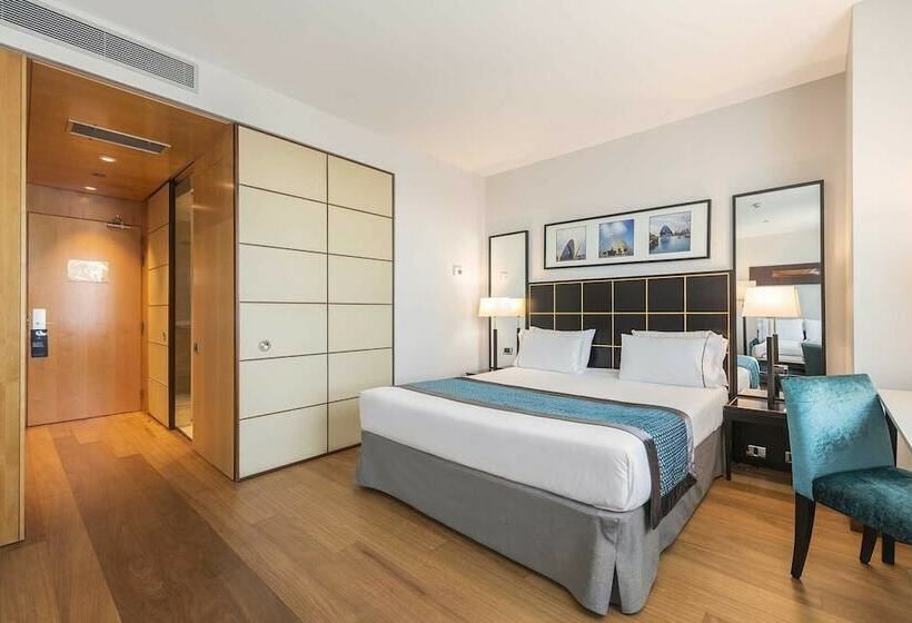 اتاق استاندارد سه نفره, Eurostars Gran Valencia
