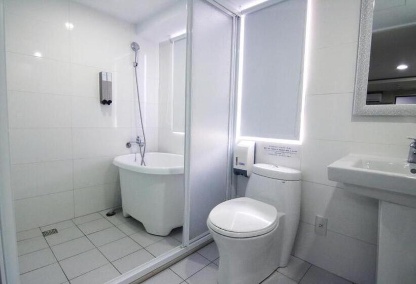 اتاق استاندارد سه نفره, Liho Hotel Tainan