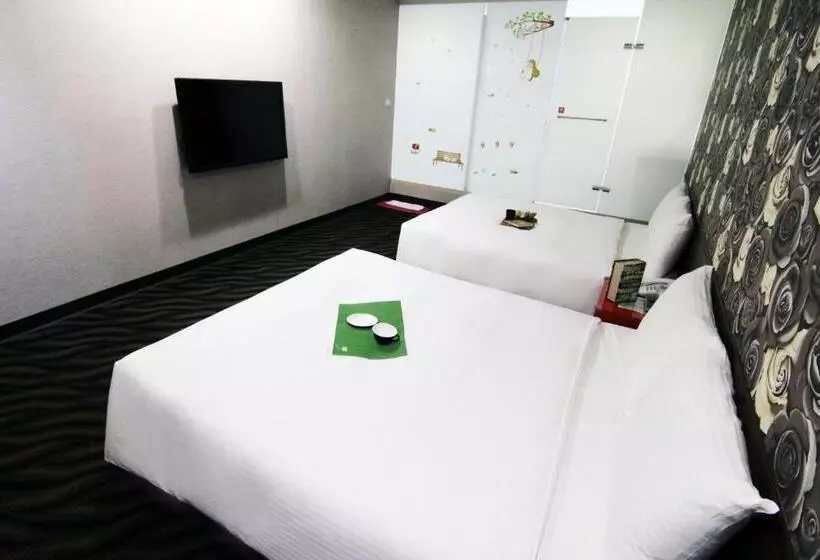 Economy Quadruple Room, Liho Hotel Tainan