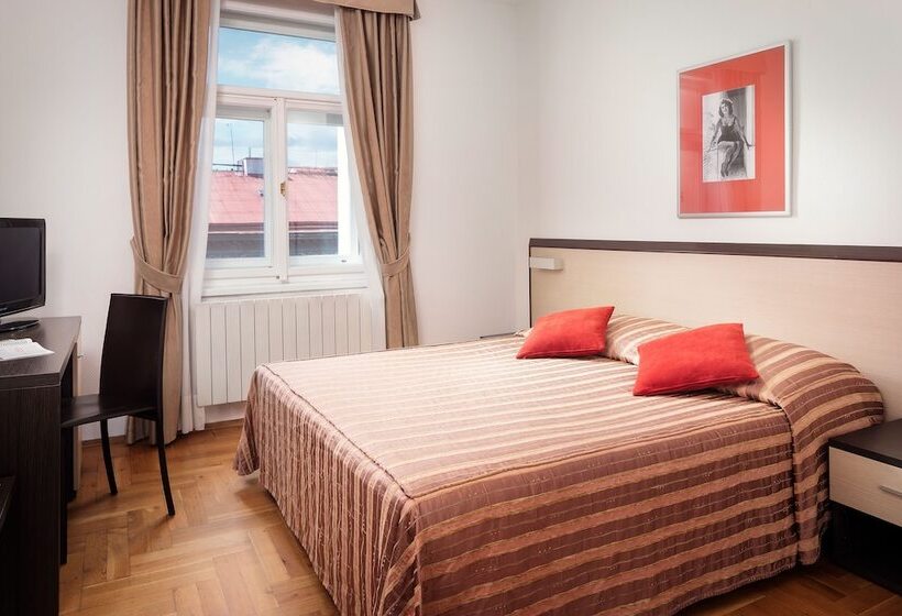 شقة غرفة واحدة, Praga 1