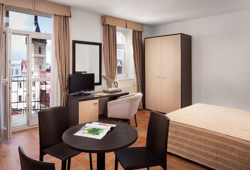اتاق استاندارد سه نفره, Praga 1