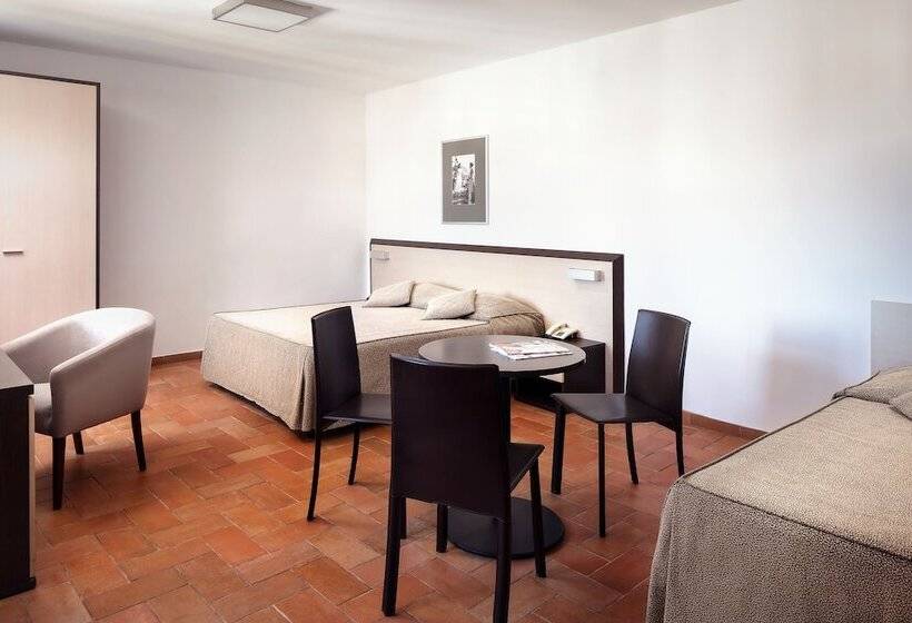 غرفة قياسية ثلاثية, Praga 1