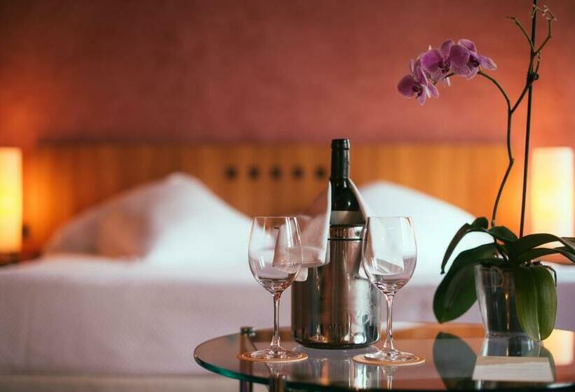 غرفة قياسية, San Roque