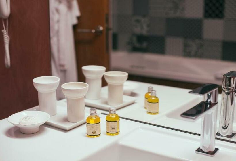 غرفة قياسية ثلاثية, San Roque