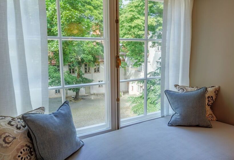 スーペリアールーム, Schlössle Hotel   The Leading Hotels Of The World