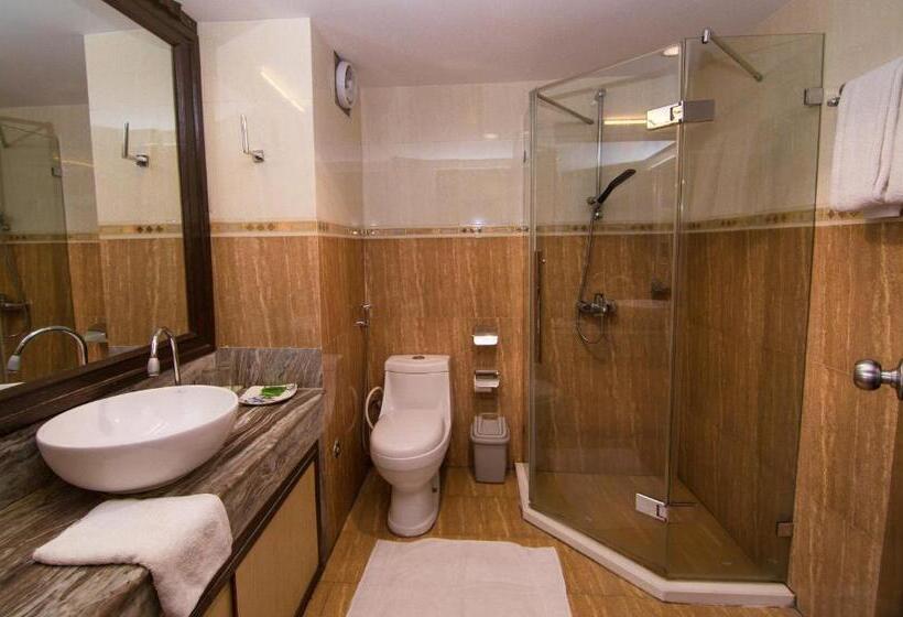 اتاق لوکس, The Kantipur