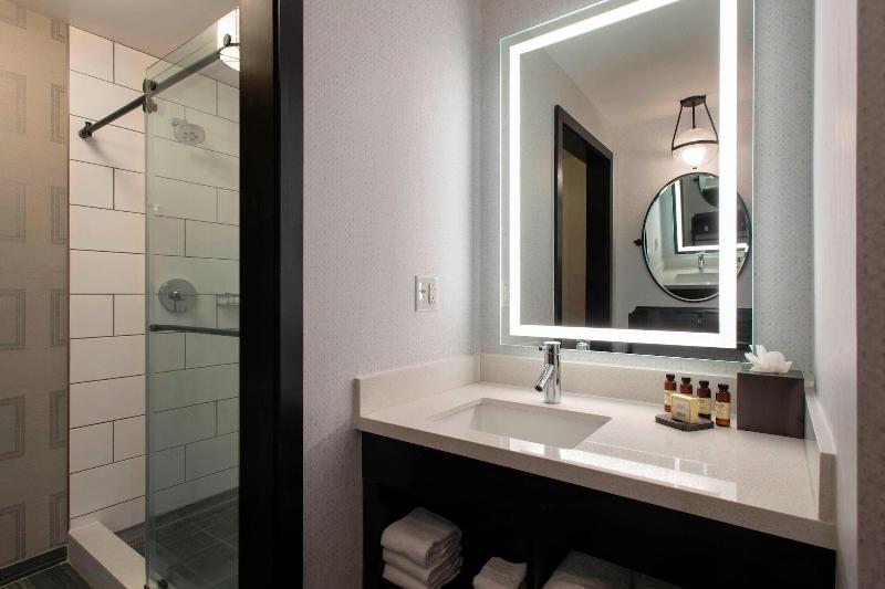 سوئیت اجرایی با تخت کینگ, The Notary Hotel, Philadelphia, Autograph Collection