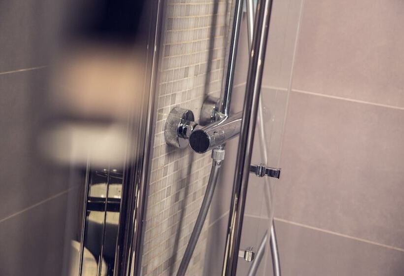 コンフォートルーム, Timhotel Tour Eiffel