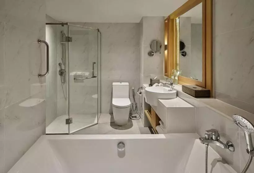 اتاق لوکس با تخت بزرگ, Phuket Marriott Resort & Spa Merlin Beach