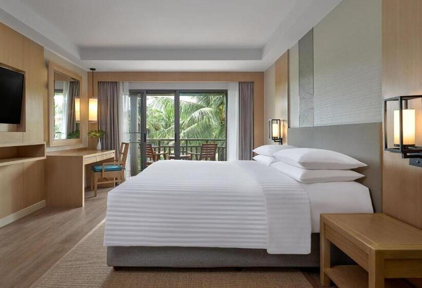 带大床的豪华间, Phuket Marriott Resort & Spa Merlin Beach