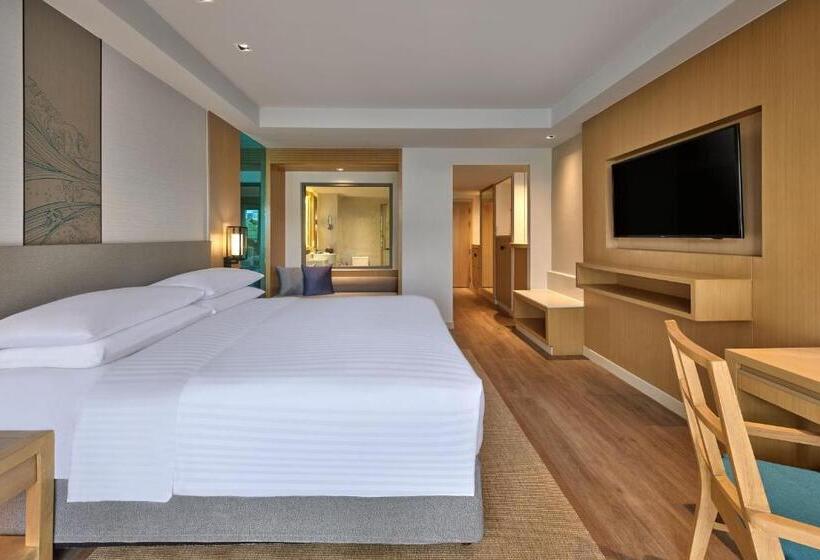 带大床的豪华间, Phuket Marriott Resort & Spa Merlin Beach