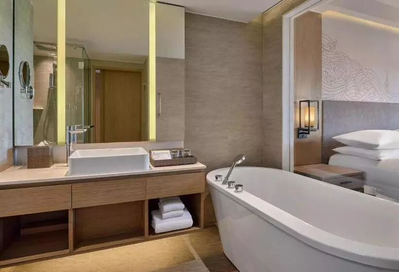 اتاق پرمیوم با چشم‌انداز دریا, Phuket Marriott Resort & Spa Merlin Beach