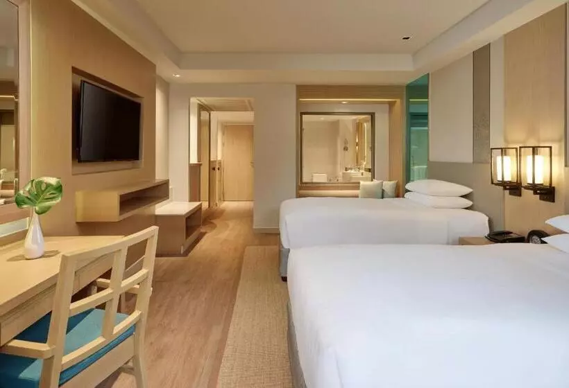 اتاق لوکس با چشم‌انداز استخر, Phuket Marriott Resort & Spa Merlin Beach