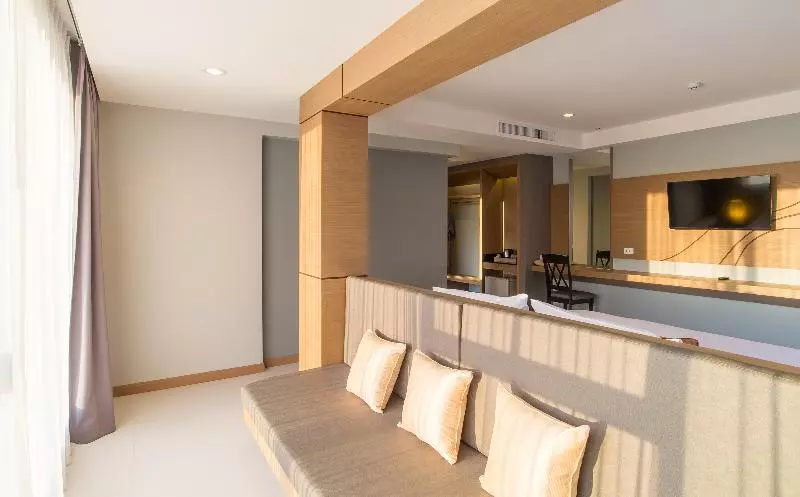 اتاق لوکس با چشم‌انداز استخر, Phuket Marriott Resort & Spa Merlin Beach