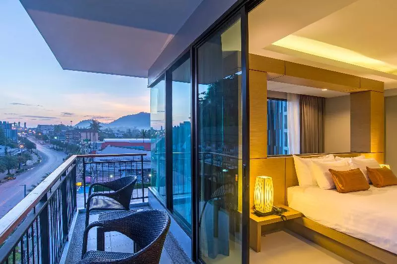 اتاق لوکس با چشم‌انداز استخر, Phuket Marriott Resort & Spa Merlin Beach
