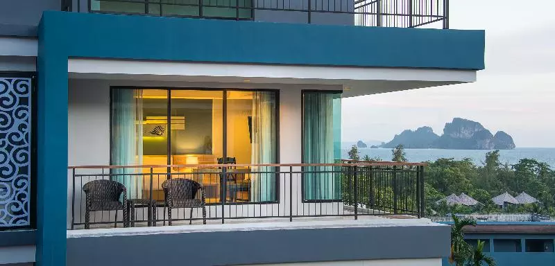 اتاق لوکس با چشم‌انداز استخر, Phuket Marriott Resort & Spa Merlin Beach