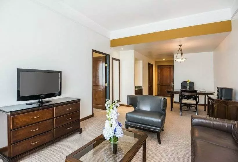 سوییت جونیور, Hospedium Princess Hotel Panamá