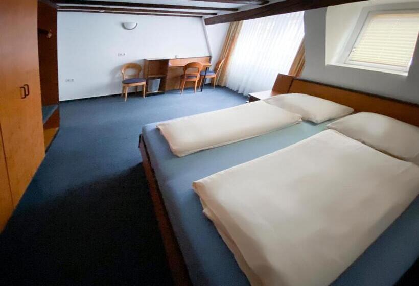 חדר סטנדרט לשלושה עם מרפסת, Am Malerwinkel