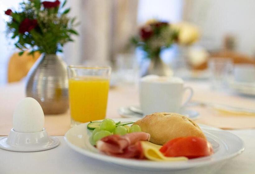 חדר סטנדרט לשלושה עם מרפסת, Am Malerwinkel