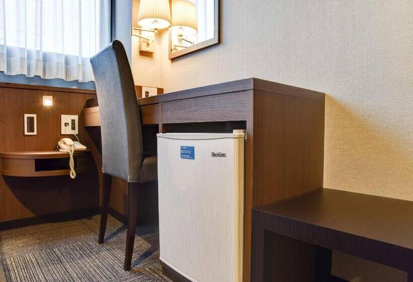 חדר דלוקס, Crane Tachibana